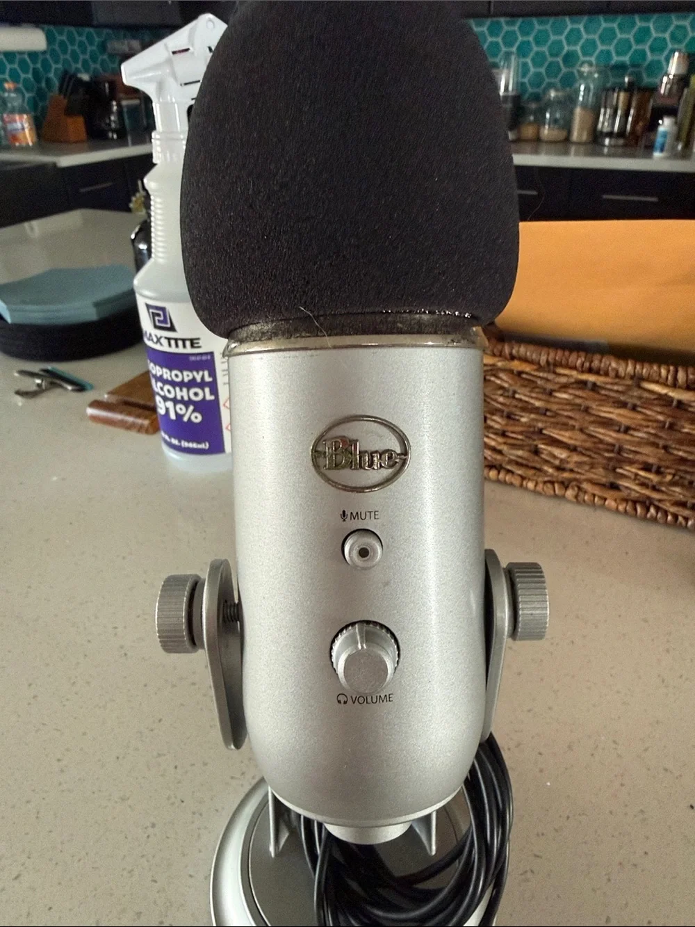Yeti Silver USB Microphone with Black Foam Windshield